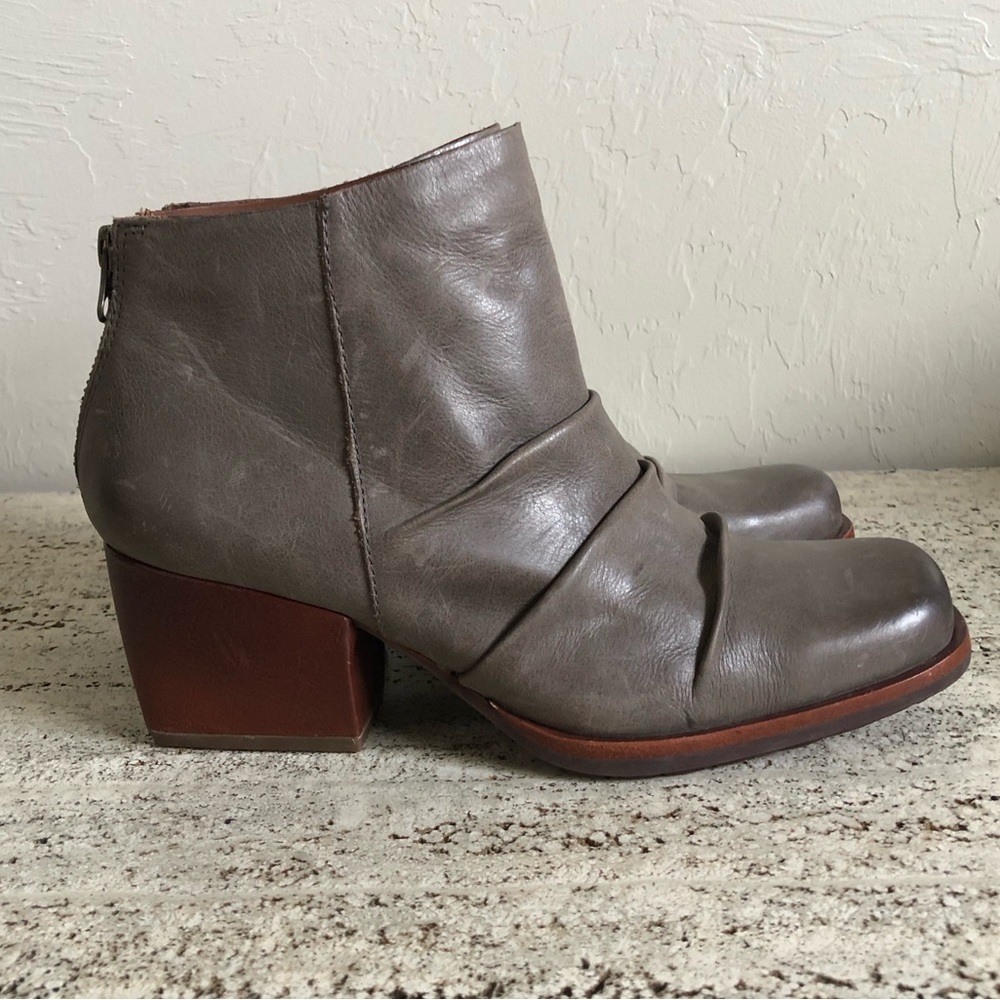 Like New Kork-Ease Heeled Leather Ankle Booties 7.5 M Boho Western Style - Picture 4 of 7